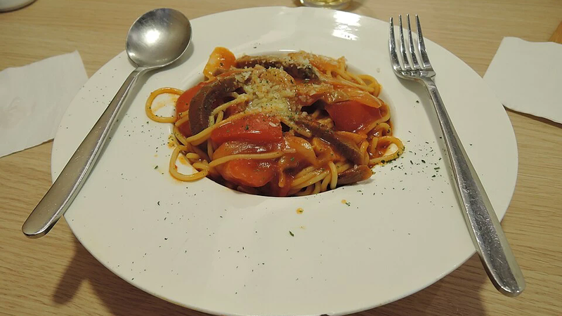Pasta with corned beef and tomato sauce.
