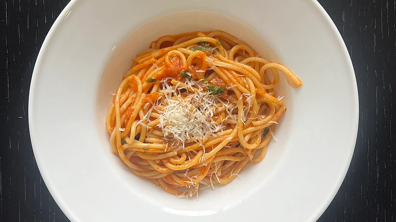 Spaghetti with tomato sauce.
