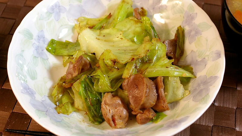 Noodles cooked with chicken gizzards.