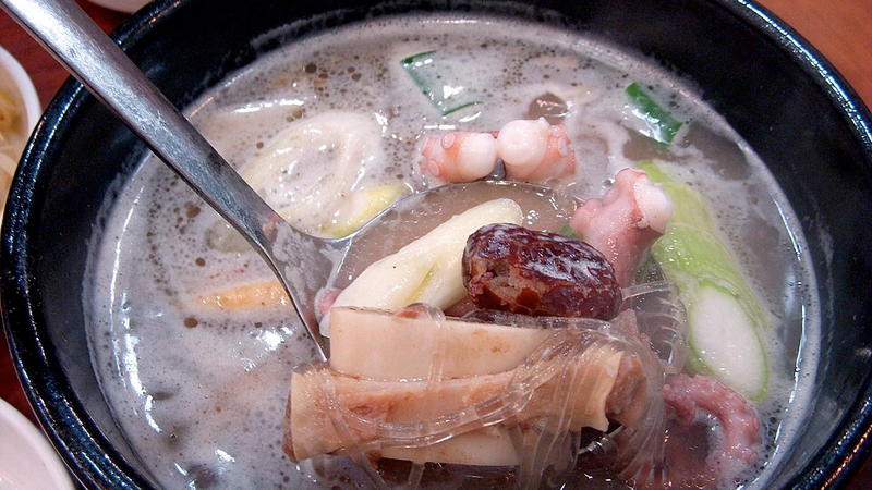 A bowl of clear octopus soup.