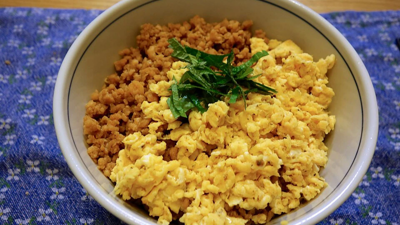 Fried rice with scrambled egg.