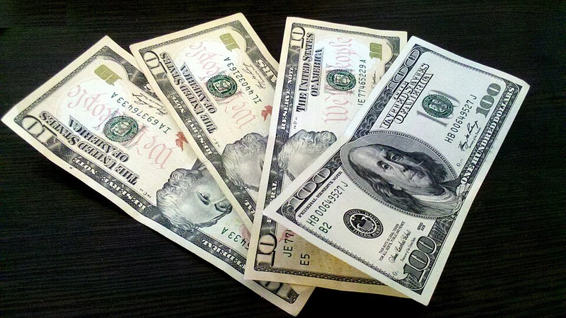 United States 10-dollar and 100-dollar banknotes.