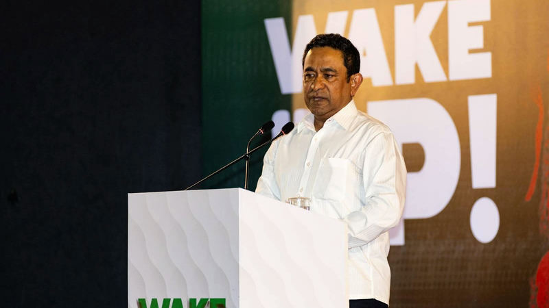 Abdulla Yameen speaking at a PNF rally at Artificial Beach in Malé